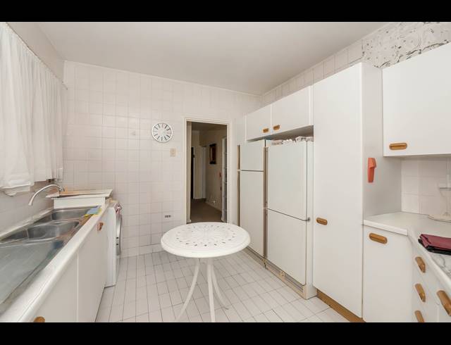 2 BEDROOM APARTMENT TO LET IN THREE ANCHOR BAY